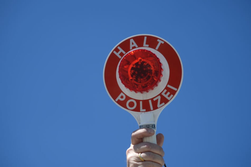 Am Sonntag haben Polizisten in Neuenburg einen Autofahrer ohne Führerschein erwischt. Seine Erklärung verblüfft. (Symbolfoto)