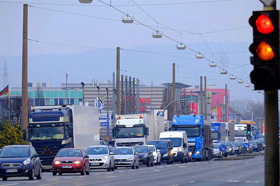 Aktuell ist die Mindener Straße in beide Fahrtrichtungen jeweils zweispurig.