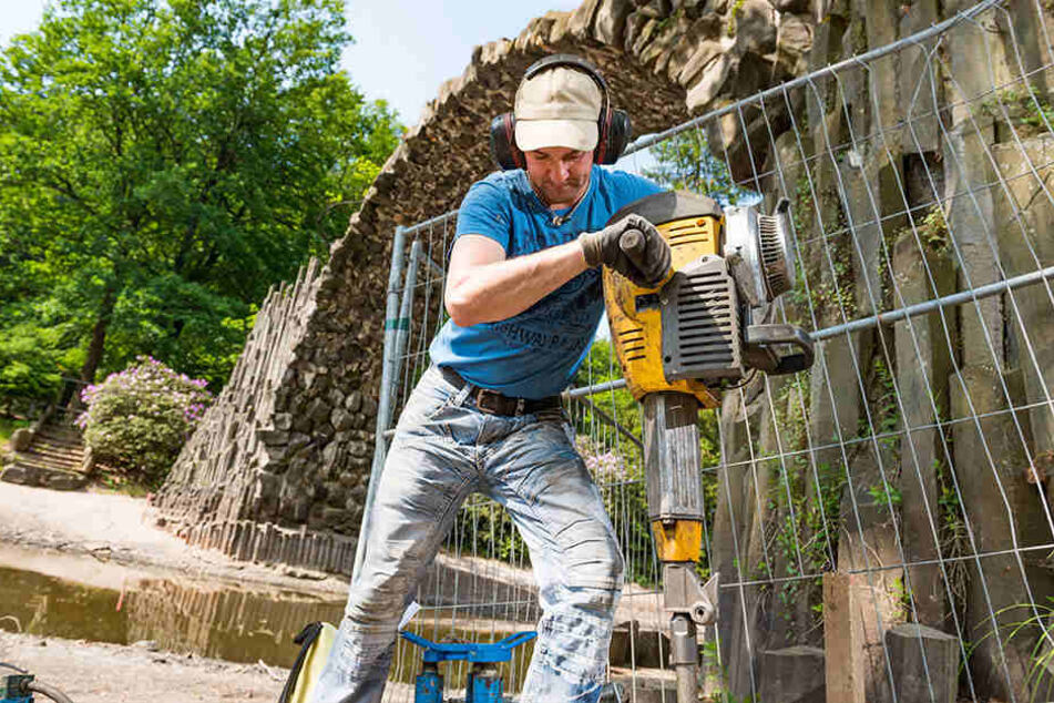 Maro Fritsch-Astfroth (33) führte die ersten Bohrungen für das Bodengutachten durch.