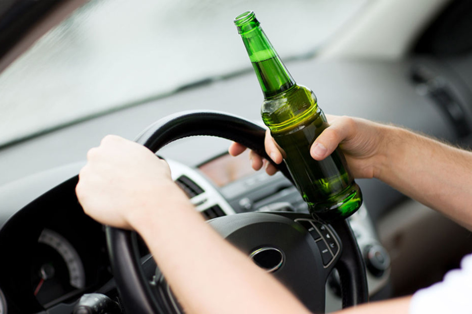 Der 37-Jährige muss sich nun unter anderem wegen Trunkenheit im Straßenverkehr verantworten. (Symbolbild)