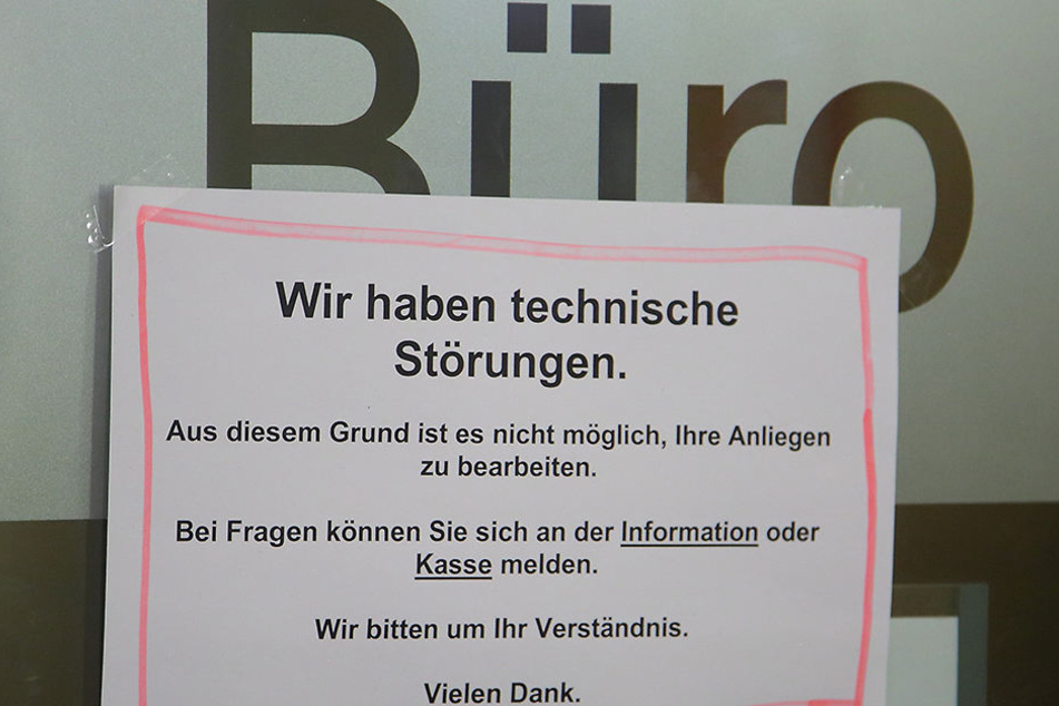 Weil die einzelnen Computersysteme der Stadt sich gegenseitig nicht mehr vertrauen, liegt fast die gesamte Verwaltung brach.