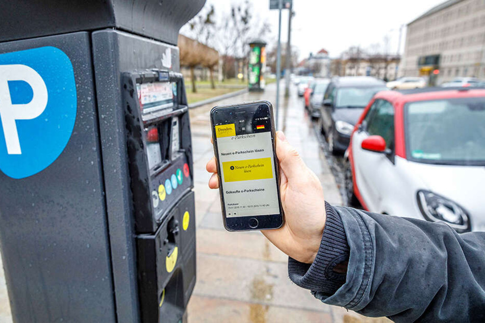 Testweise können in Dresden mittlerweile per Handy die Parkscheinautomaten gefüttert werden.