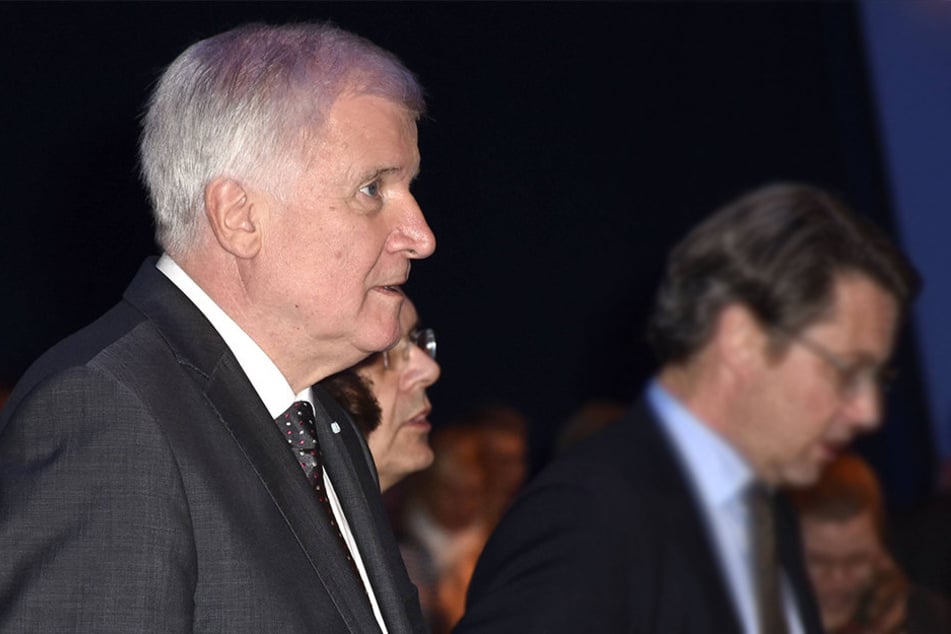 Parteivorstand Horst Seehofer (67) hat mit seinem Kurs teils massive Kritik provoziert.