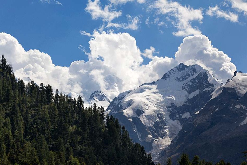 Engadin, wo das Unglück sich abspielte, liegt in den Schweizer Alpen und ist ein Hochtal im schweizerischen Kanton Graubünden