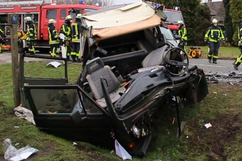 Beide Fahrer konnten nur noch tot aus ihren Autos geborgen werden.