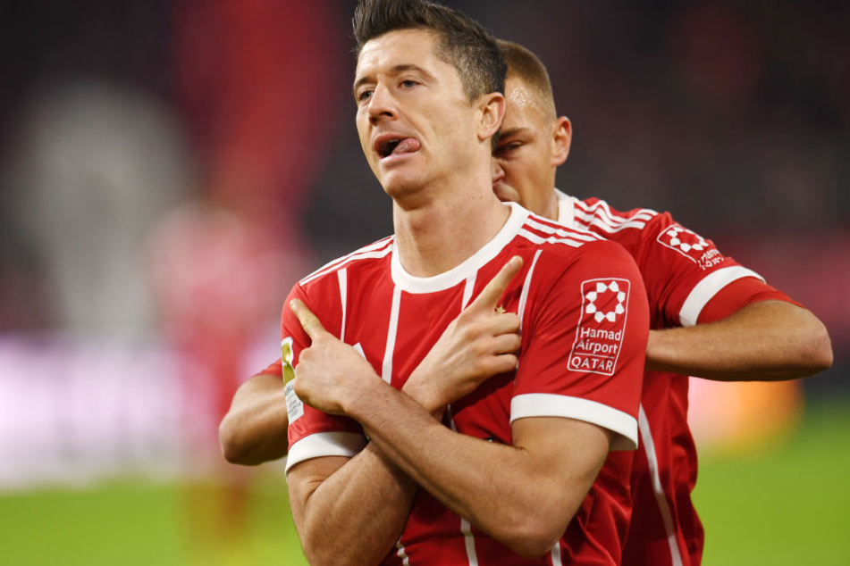Im Oktober 2017 gewann der FC Bayern sein Heimspiel gegen RB Leipzig 2:0. Torschütze damals war unter anderem Robert Lewandowski (vorn), der anschließend mit Joshua Kimmich jubelte.