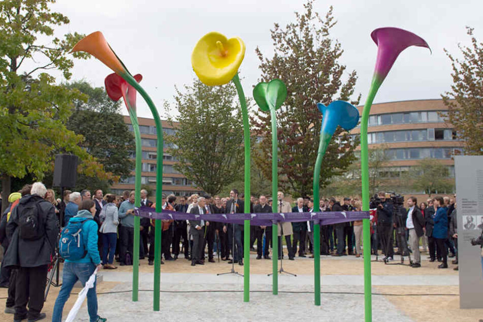 Das Denkmal für die erste Homosexuellen-Bewegung in Berlin natürlich in Regenbogenfarben.