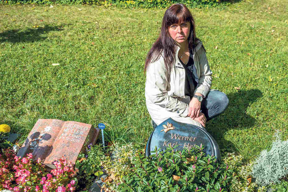 Witwe Carola Meyer (47) kämpft um den Verbleib des Grabsteins. Der ist der
Friedhofsverwaltung nicht rund genug.
