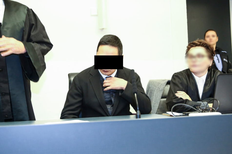 Der Vize-Konsul Battushig B. (40) will im Auftrag des Geheimdienstes mit den 70 Kilo Heroin unterwegs gewesen sein.