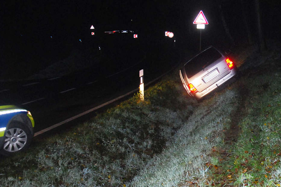 Zeugen entdeckten den Fluchtwagen an der Vlothoer Straße.