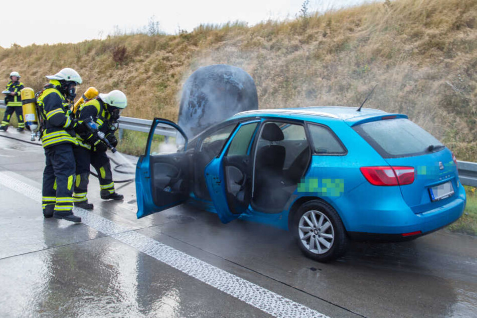 Der Seat fing nach der Raststätte Beuthenbach plötzlich an zu brennen.