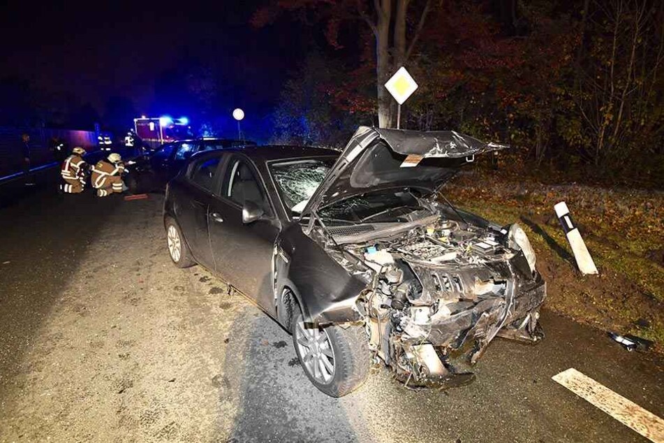 Ziemlich zerstört sieht der Alfa Romeo nach dem Unfall aus.
