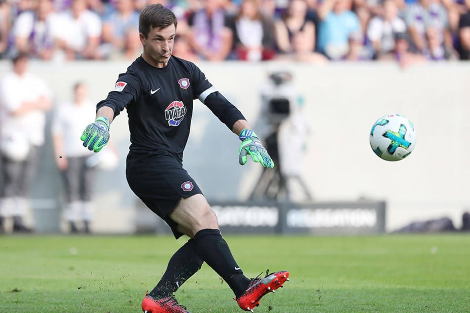 Martin Männel: Auer Torhüter und von der Frisur dem neuen "Veilchen"-Coach ähnlich.