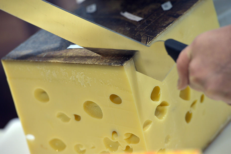 Natürlicher Emmentaler Käse.