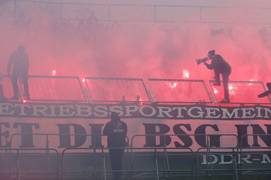 Schon beim Derby BSG Chemie gegen Lok Leipzig war es zu massiven Ausschreitungen gekommen.