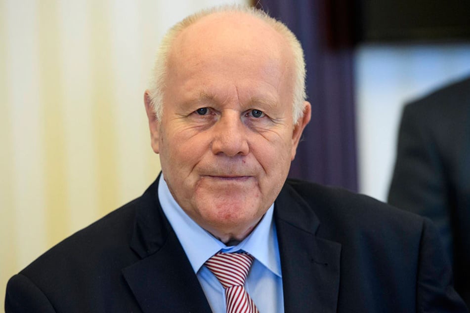 Georg Milbradt (72)
hatte sich mit Biedenkopf
überworfen, ehe
er ihn im Amt beerbte.
Die guten Kontakte zu Polen
und Tschechien lagen
ihm besonders am
Herzen.