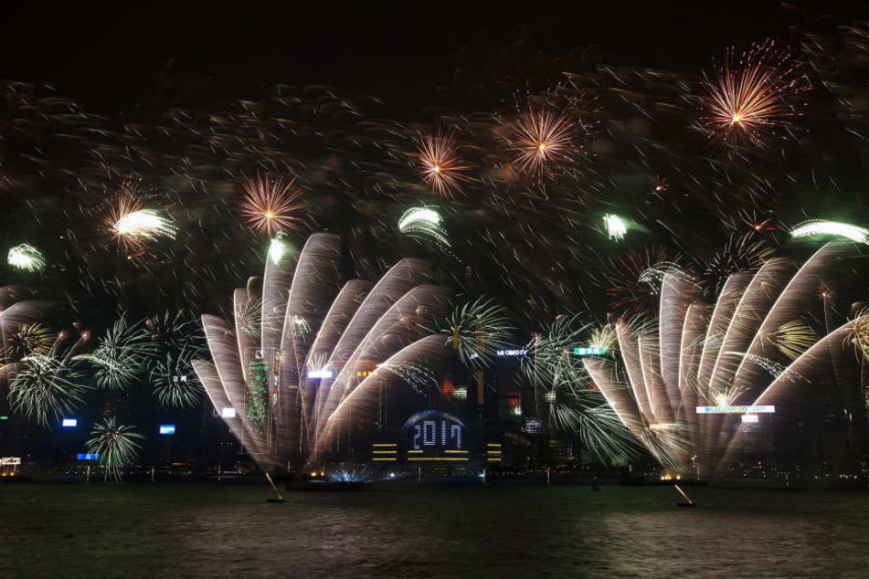 Hongkong richtete ein spektakuläres Feuerwerk aus.