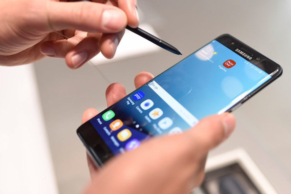 Das Galaxy Note 7 von Samsung wurde weltweit wegen Brandgefahr zurückgerufen. In den USA musste nun ein Flugzeug wegen des Smartphones evakuiert werden.