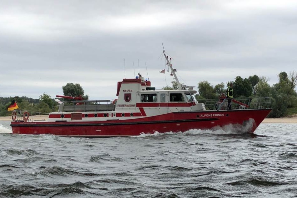 Das Feuerlöschboot "Alfons Frings" der Feuerwehr Neuss.