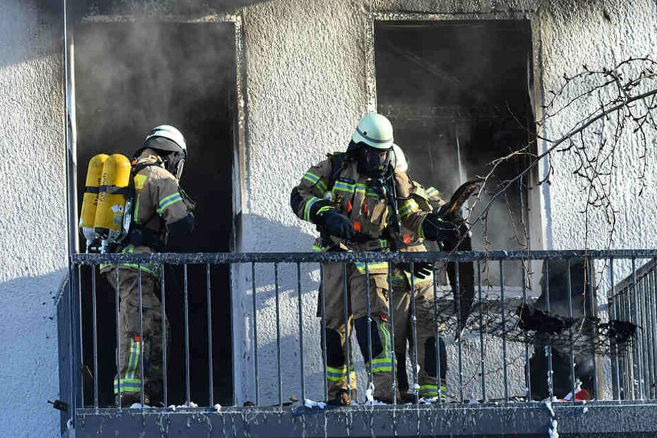 Bei einem Brand in Zehlendorf hat die Feuerwehr eine tote Frau gefunden. (Symbolbild)