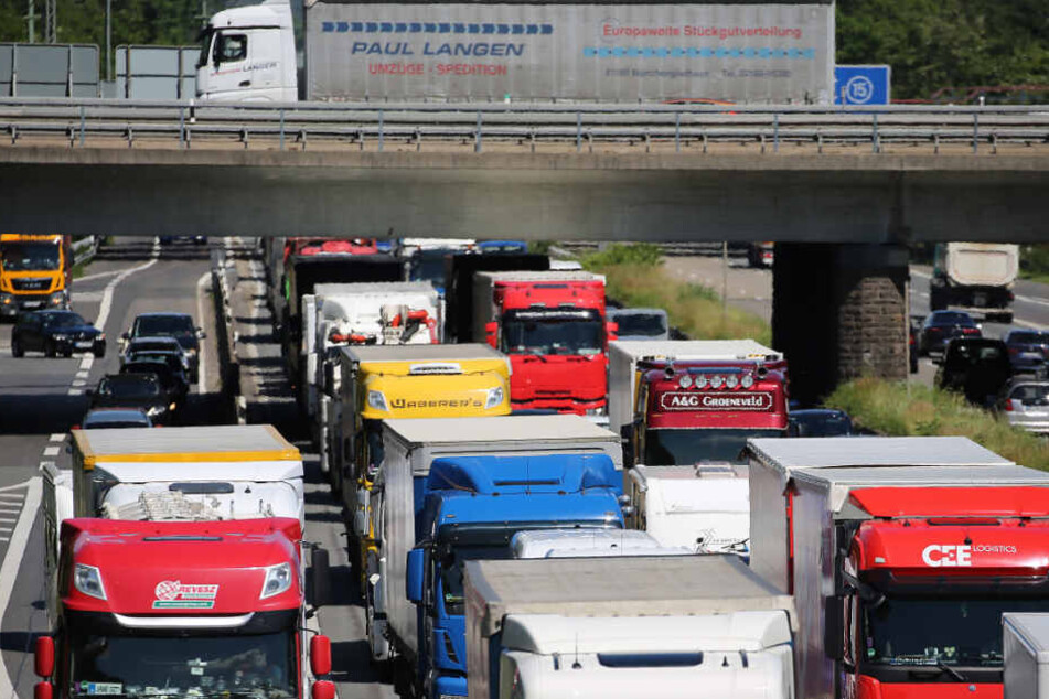 Der Beruf Lkw-Fahrer muss attraktiver werden. (Symbolbild)