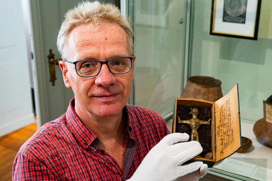 Museums-Chef Jasper von Richthofen freut sich über die Rückkehr des verschollenen Schatzes.