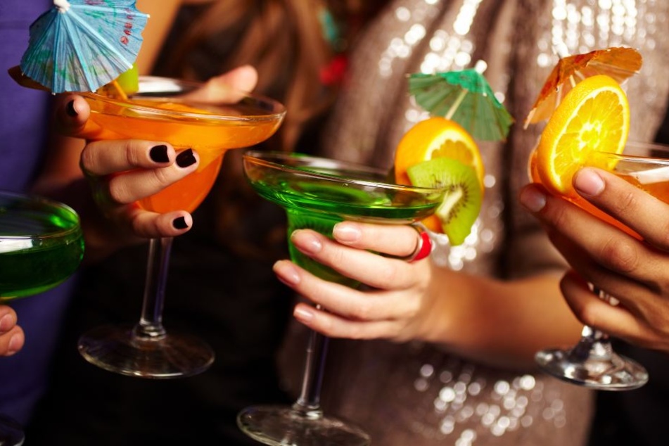 Der Experte setzt zum Beispiel auf Früchte als Dekoration für die Drinks. (Symbolbild)