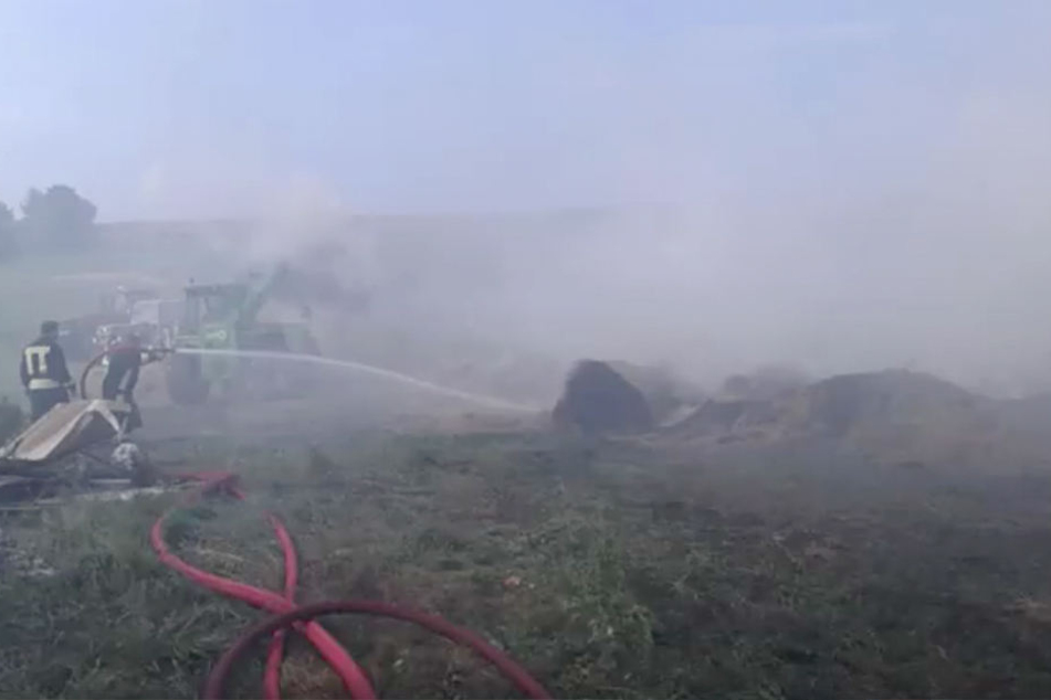 In der Scheune war Stroh gelagert, das ebenfalls Feuer fing.