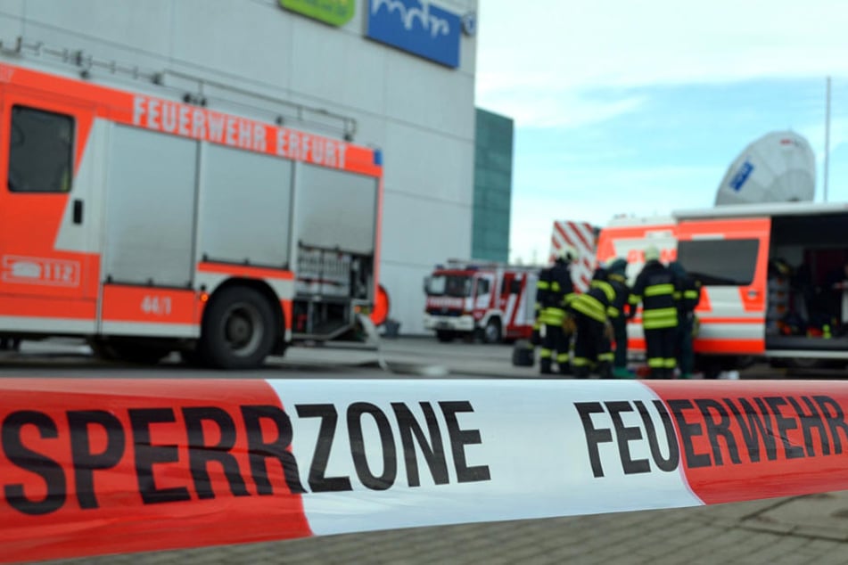 Beim MDR in Erfurt ist seit heute Morgen ein Großeinsatz im Gange. Ein möglicherweise gefährliches weißes Pulver wurde in einem Brief gefunden