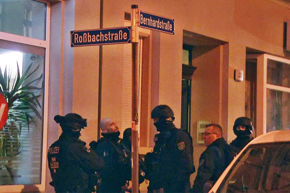 In der Bernhardstraße soll es zum Schusswaffengebrauch gekommen sein.