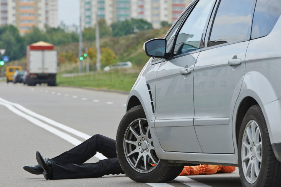 Der 35-Jährige soll einen Verkehrsunfall mit der von ihm ermordeten 30-jährigen Ehefrau inszeniert haben. (Symbolbild)