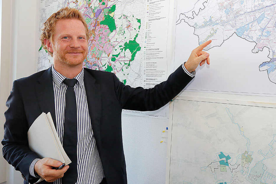 Baubürgermeister Michael Stötzer (44, Grüne) muss das Regenüberlaufbecken neu planen lassen.