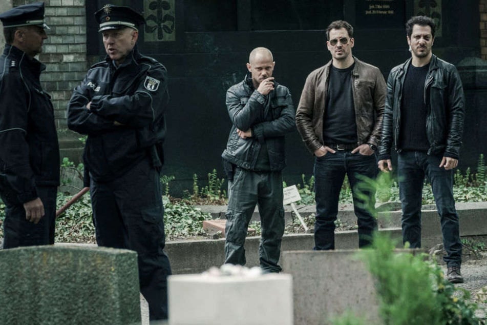 Am Freitag startet die neue Netflix-Serie Dogs of Berlin, in der Fahri Yardim als deutsch-türkischer Polizist Erol Birkan ermittelt.