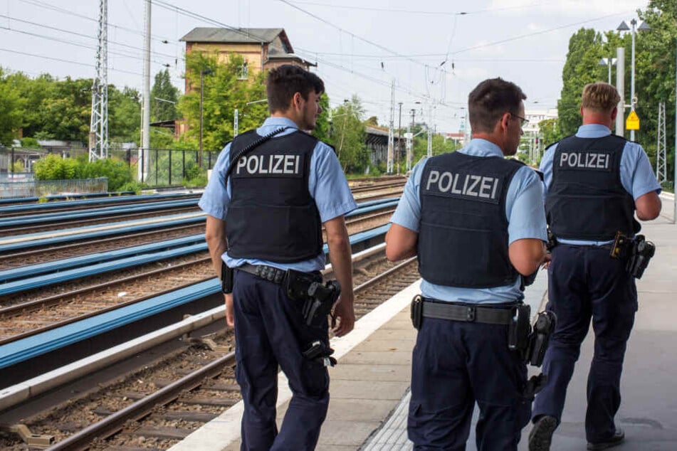 Mehrere Polizisten wurden beleidigt. (Symbolbild)