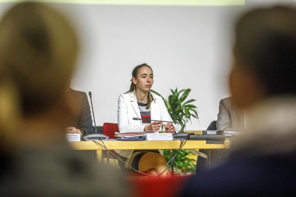 Sozialbürgermeisterin Kristin Kaufmann (41, Linke) stand am Donnerstag Rede und Antwort.