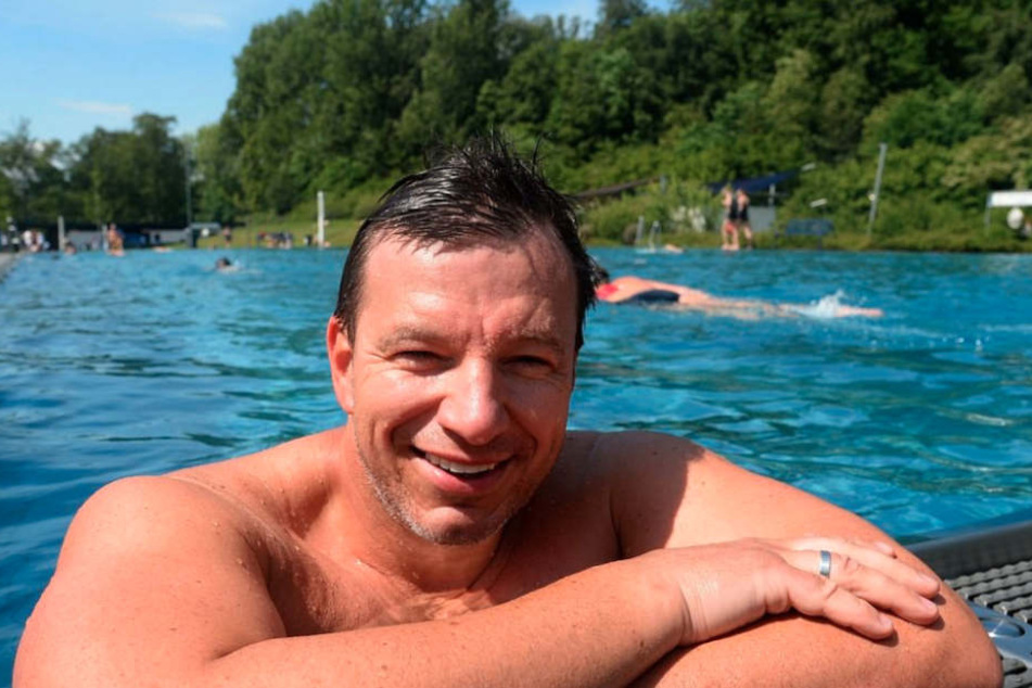 Für sein Vorhaben trainiert André Wiersig auch gerne im Schwimmbad.