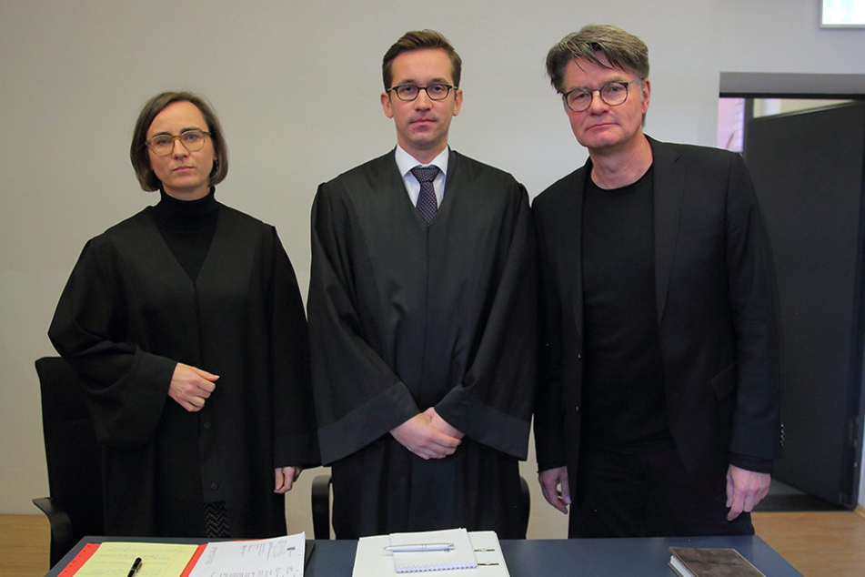 Peter Escher, hier mit den Anwälten Sabine Fuhrmann und Dr. Jonas Kahl.