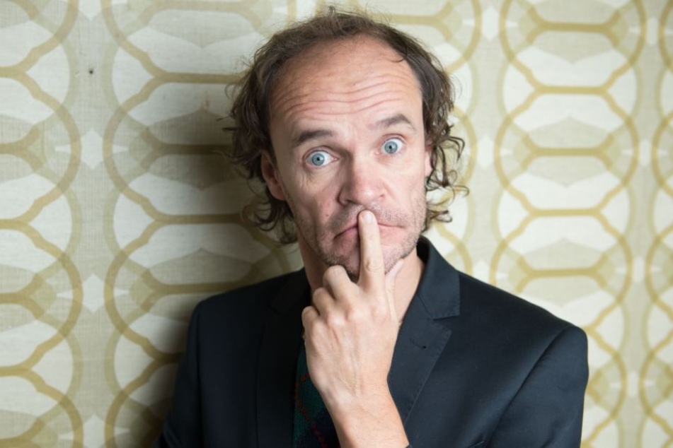 Der Comedian Olaf Schubert macht am 2. April die PaderHalle in Paderborn unsicher.