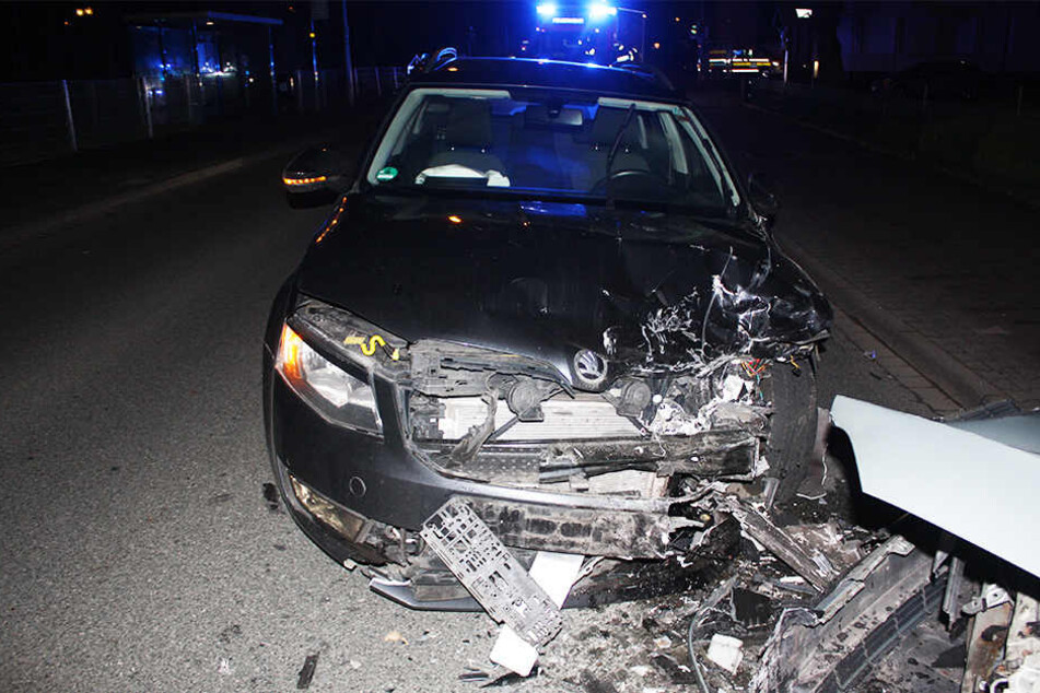 Beim Überholen krachte der Skoda in einen Toyota.