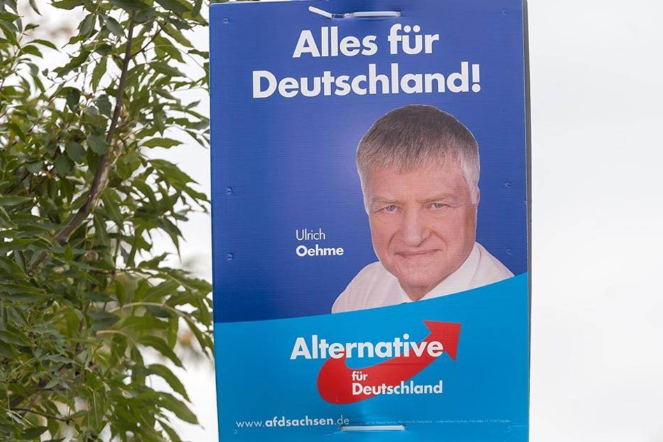 Mit dieser verbotenen SA-Losung wirbt Ulrich Oehme für die AfD im Erzgebirge.