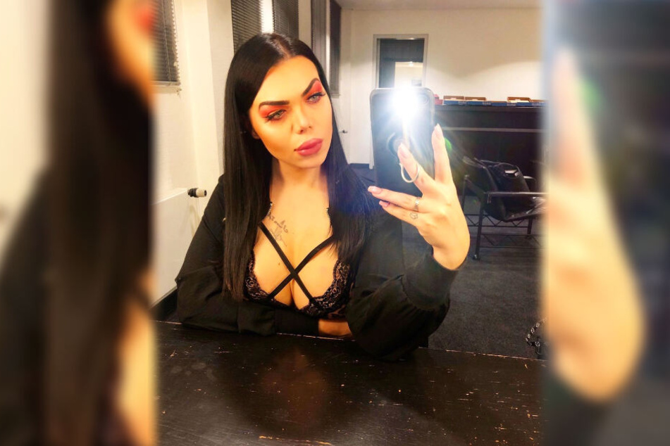 Einen Tag davor postete Mademoiselle Nicolette dieses Foto auf Instagram. Hier ist der Fleck auf der Brust der Bloggerin nicht zu sehen.
