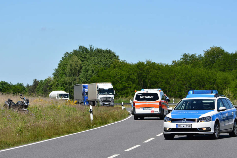 Autofahrer entdeckten das Motorrad des Mannes am Straßenrand.