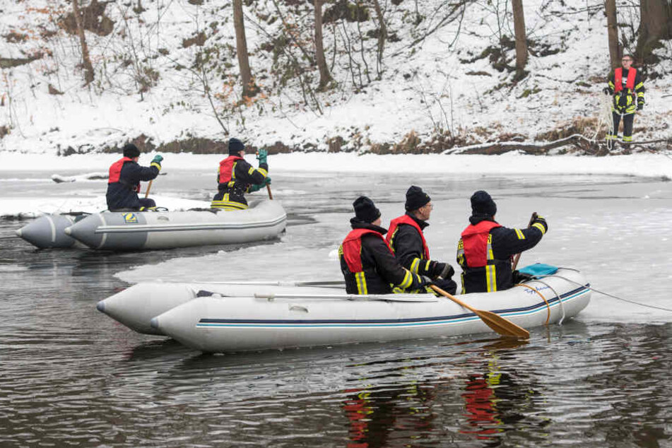Die Rettungskräfte suchten tagelang an und im Fluss nach der Vermissten.