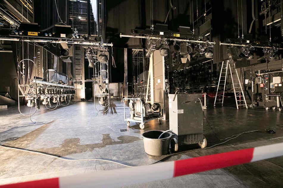 Im Oktober setzte eine falsch geschaltete Sprinkleranlage die neue Bühne der Operette unter Wasser.