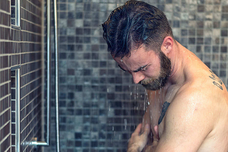 In Baden-Württemberg versuchte ein betrunkener Einbrecher seine Sinne unter der Dusche aufzuwecken.