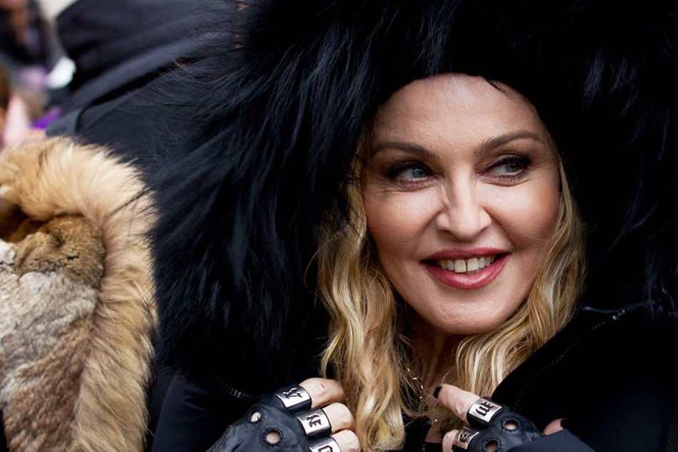 Madonna (60) überraschte die Gäste in einer New Yorker Schwulenbar.