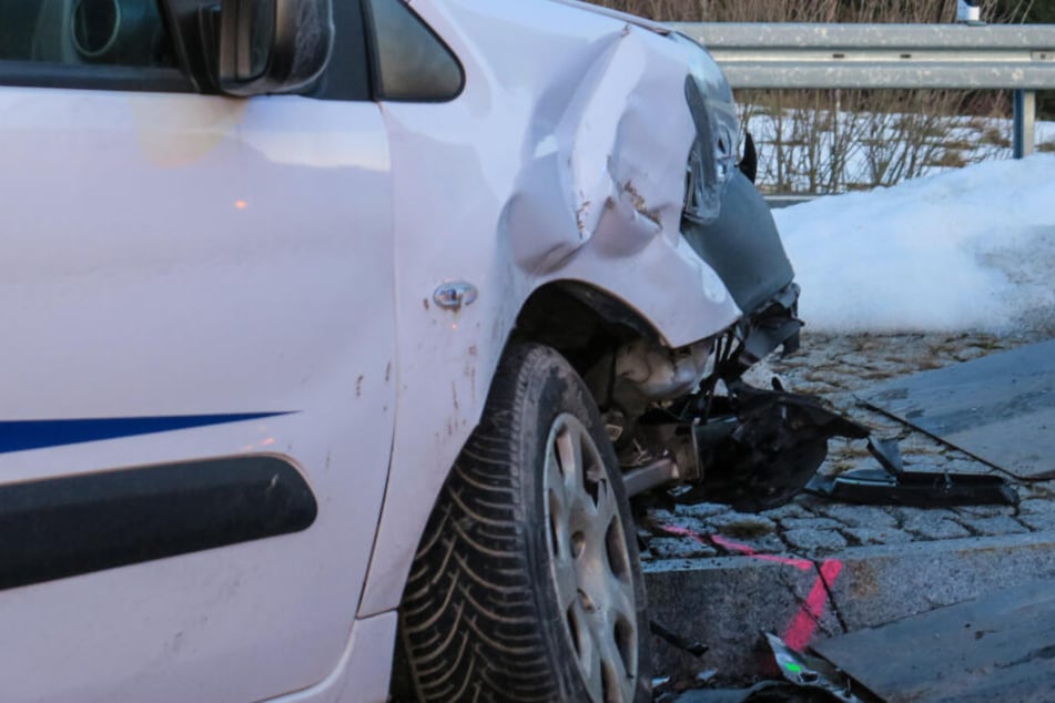 An dem Peugeot entstand ein erheblicher Sachschaden.