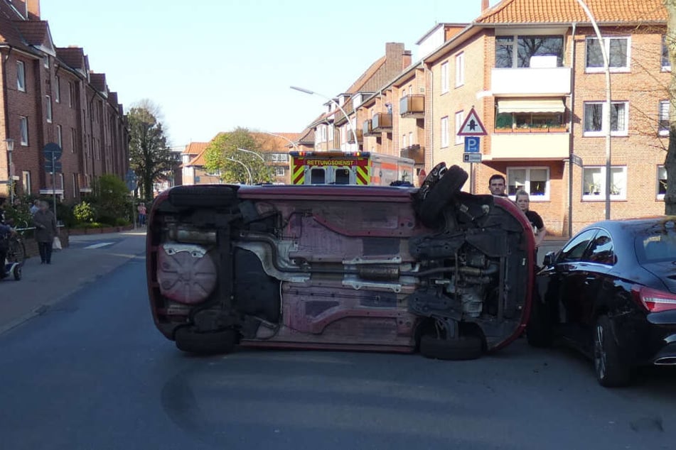 Die Beamten staunten nicht schlecht, als sie sahen, welche Szenen sich genau vor ihrer Polizeistation abgespielt hatten.
