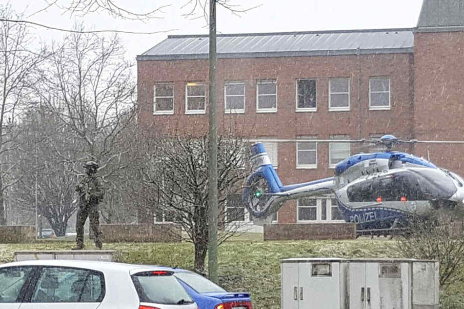 In einem Helikopter wurde der Verdächtige Jörg W. ins Polizeipräsidium gebracht.