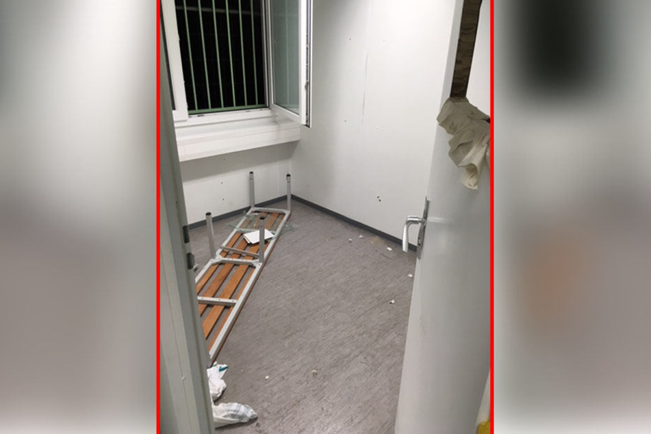 Die Tür konnte nur mit Hilfe der Feuerwehr geöffnet werden.
